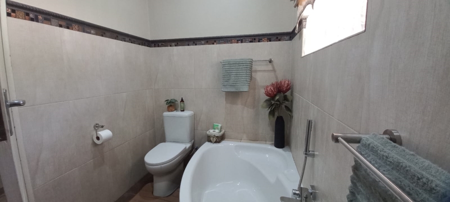 3 Bedroom Property for Sale in Roosheuwel North West